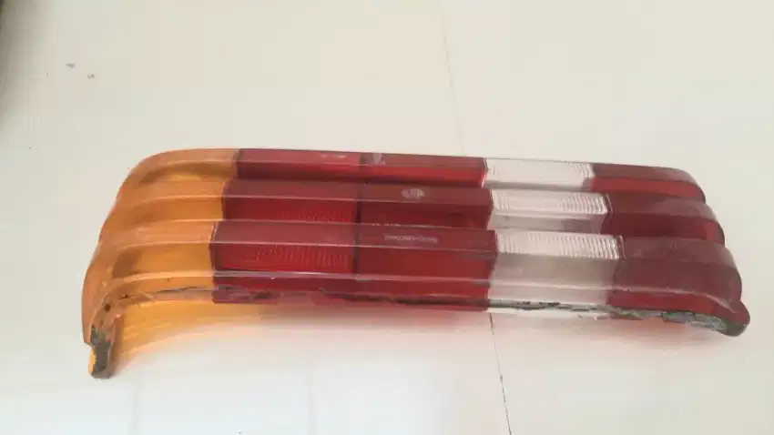 Lampu Belakang Mercy Tiger W123 200 (Kiri)