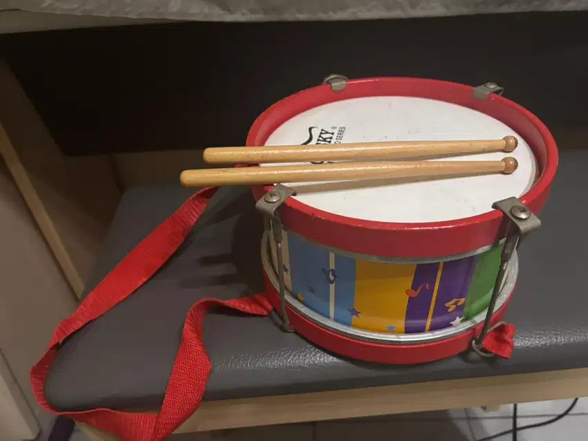 Mainan drum bekas