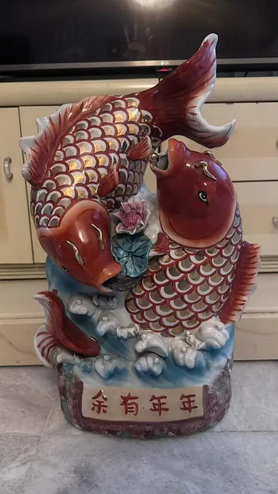 Patung Ikan Koi “Nián Nián Yǒu Yú”