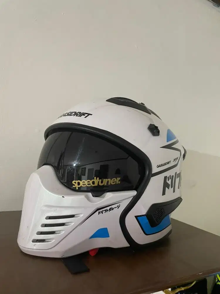 helm motor cros dan clasic