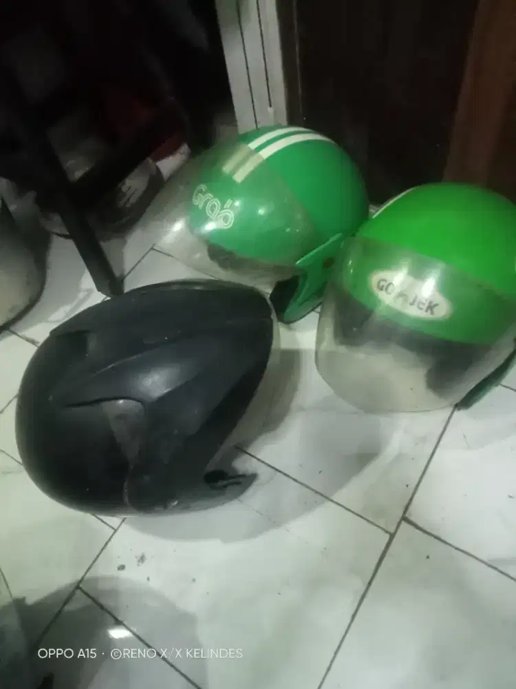 Helm ek pemakean