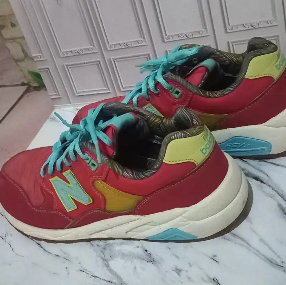 SEPATU NB 580 REVlite