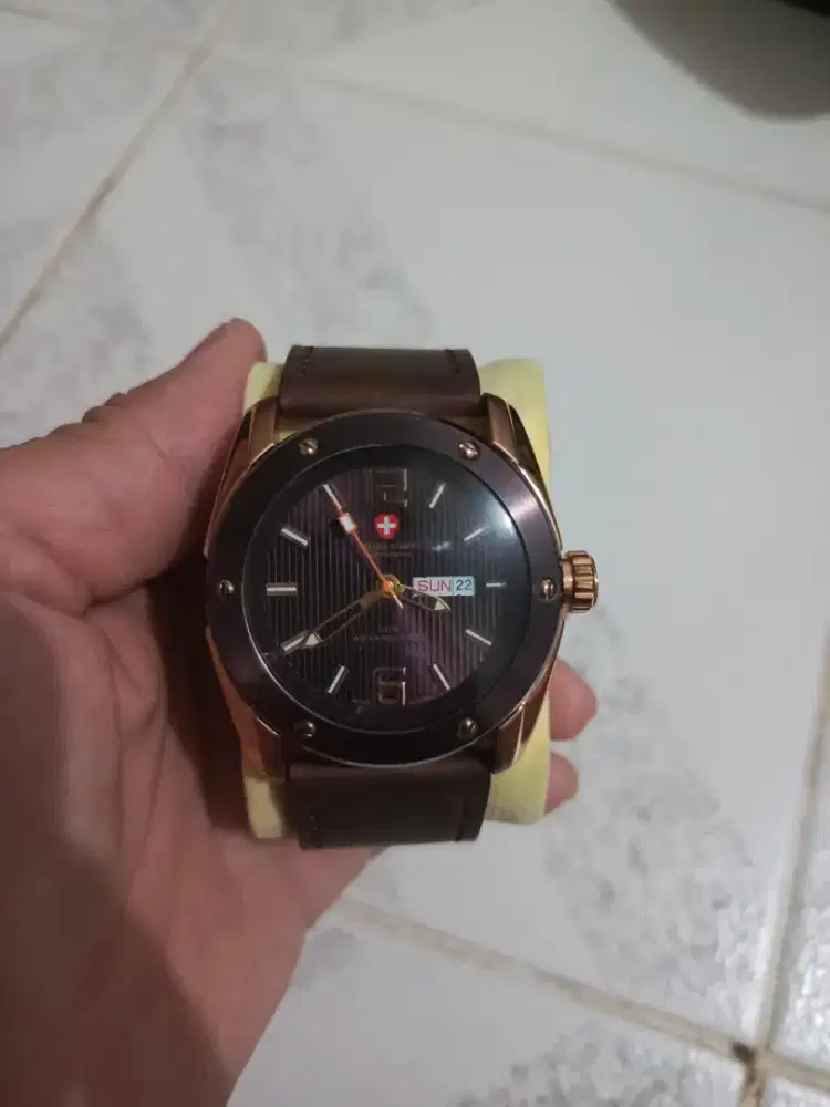 Jam tangan Swiss army