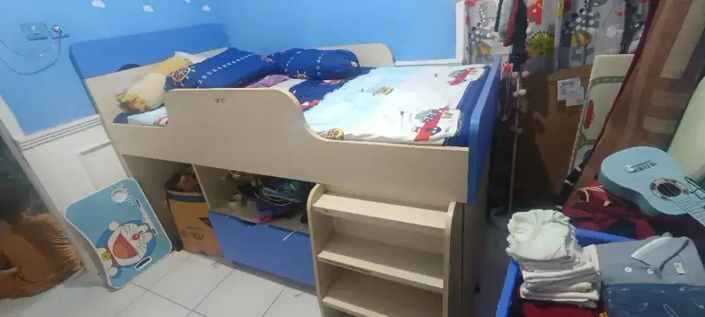 Informa Ranjang anak + tangga + lemari baju+laci buku