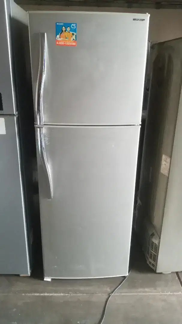 Kulkas sharp 2 pintu