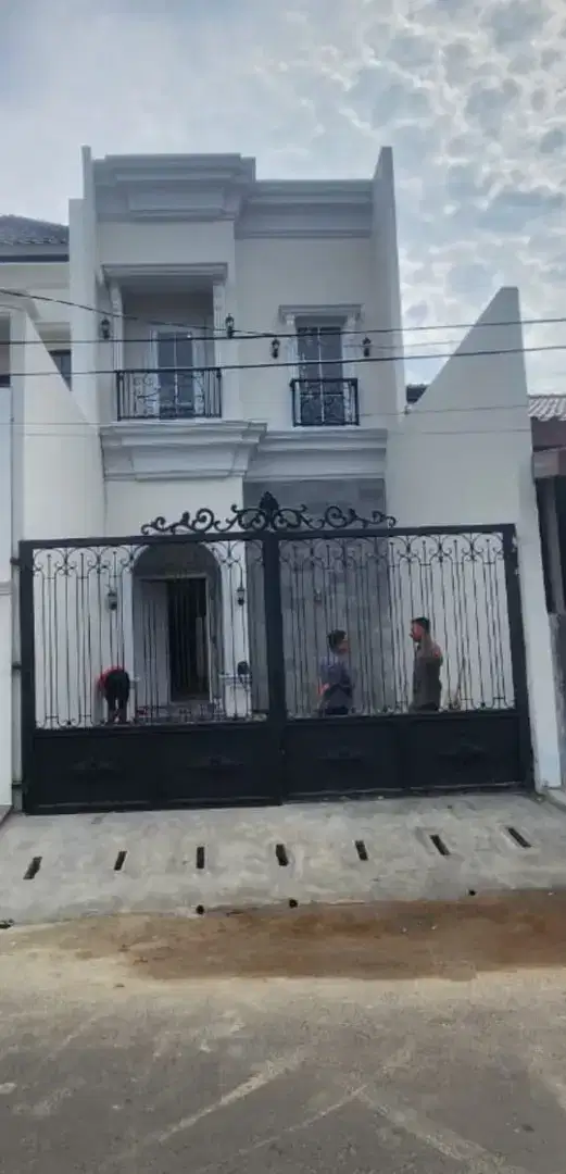 Dijual rumah baru 3 lantai hdp selatan komplek Dpr joglo