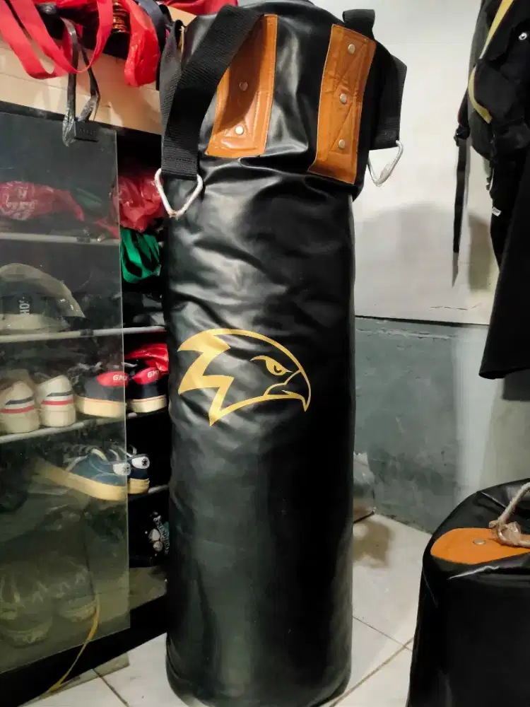 Samsak tinju hawkeye