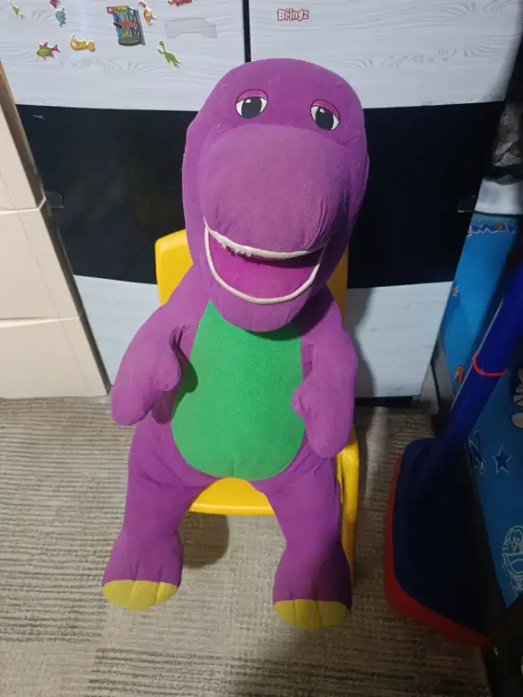 Boneka besar Barney
