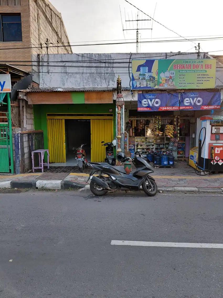 TEMPAT STRATEGIS Disewakan Toko/Ruko