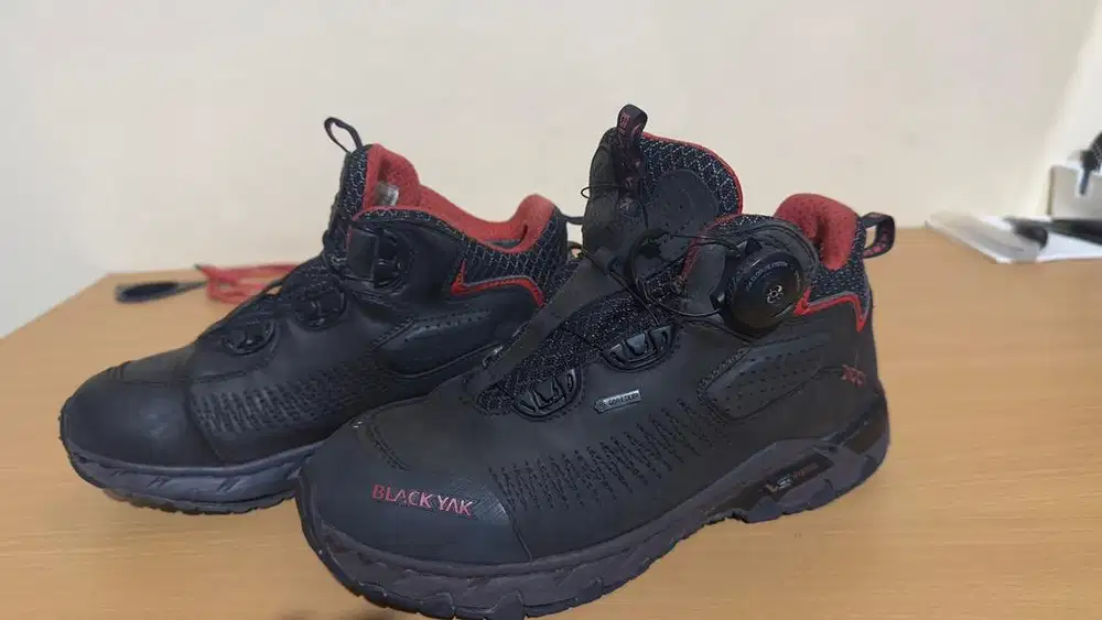 SEPATU GUNUNG BLACKYAK GORE-Tex Size 39