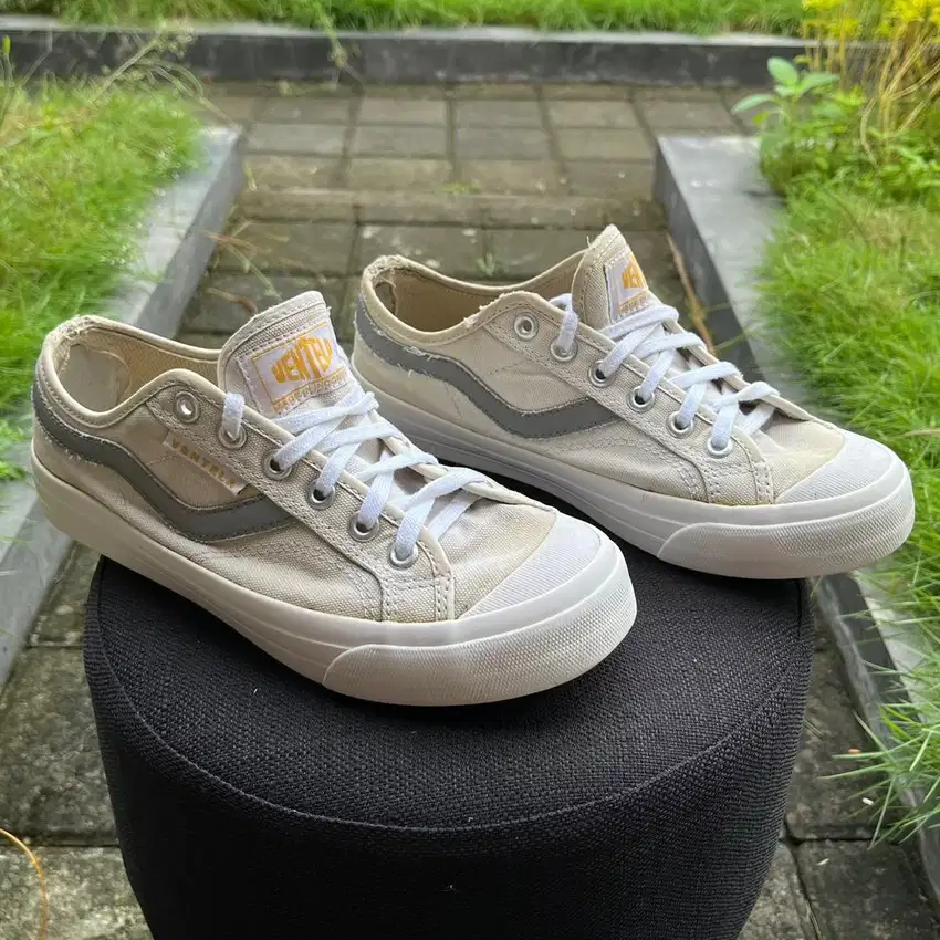 Sepatu VENTELA New Public Low
