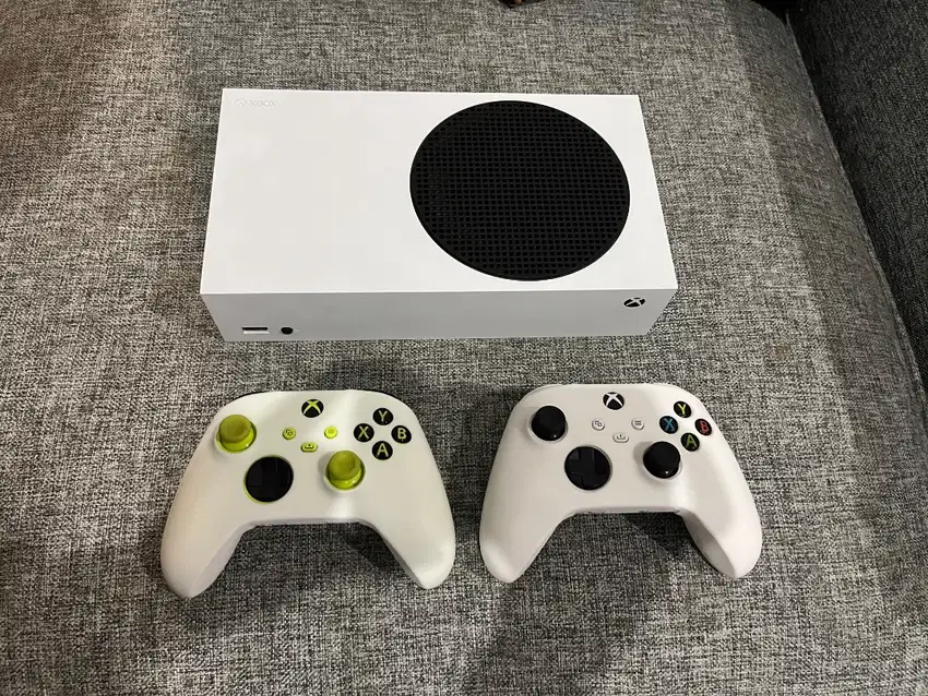 XBox Series S Like New, 2 Controller, Nego Alus