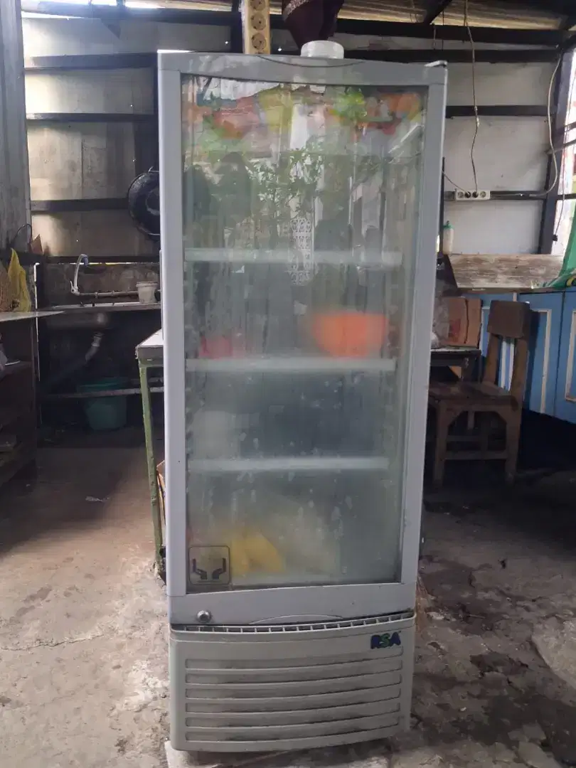 Jual showcase mrek RSA layak pake masih bgus n dingin