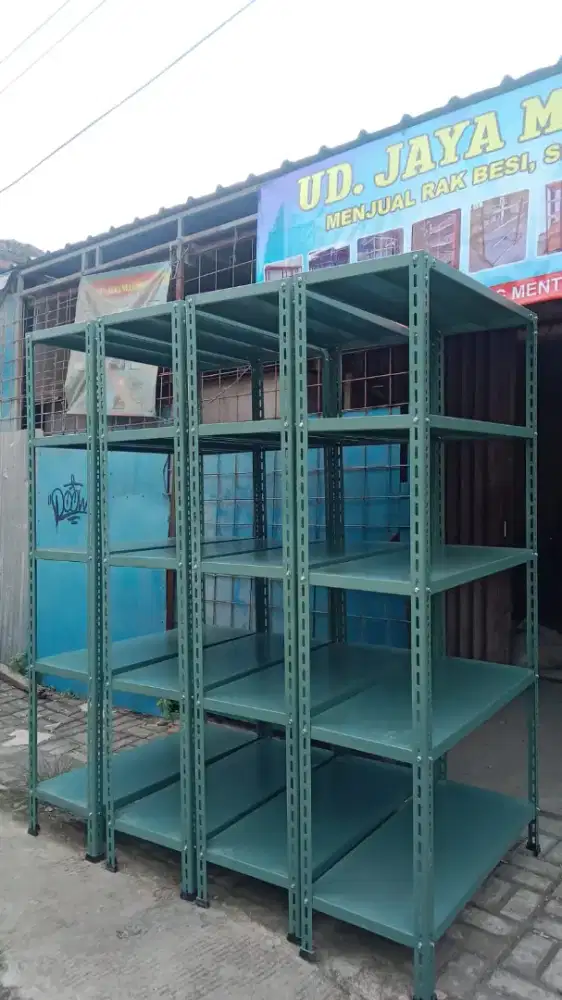 Rak besi siku lubang