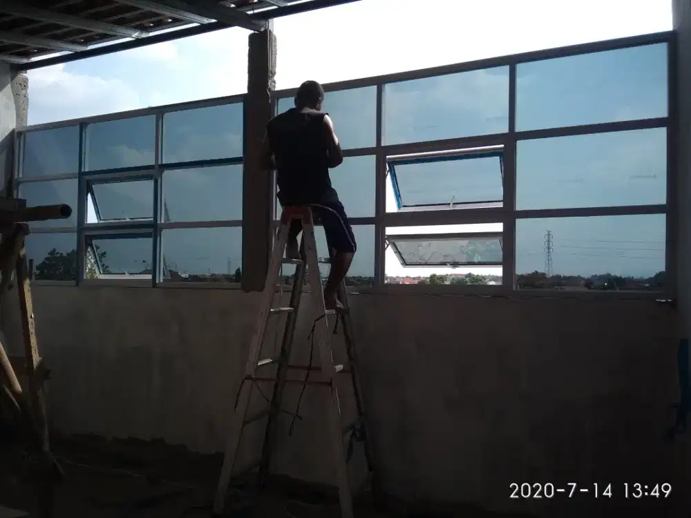 Kusen alumunium dan kaca