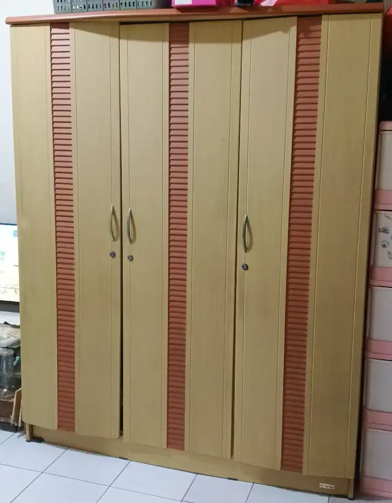 Lemari Pakaian 3 Pintu Olympic