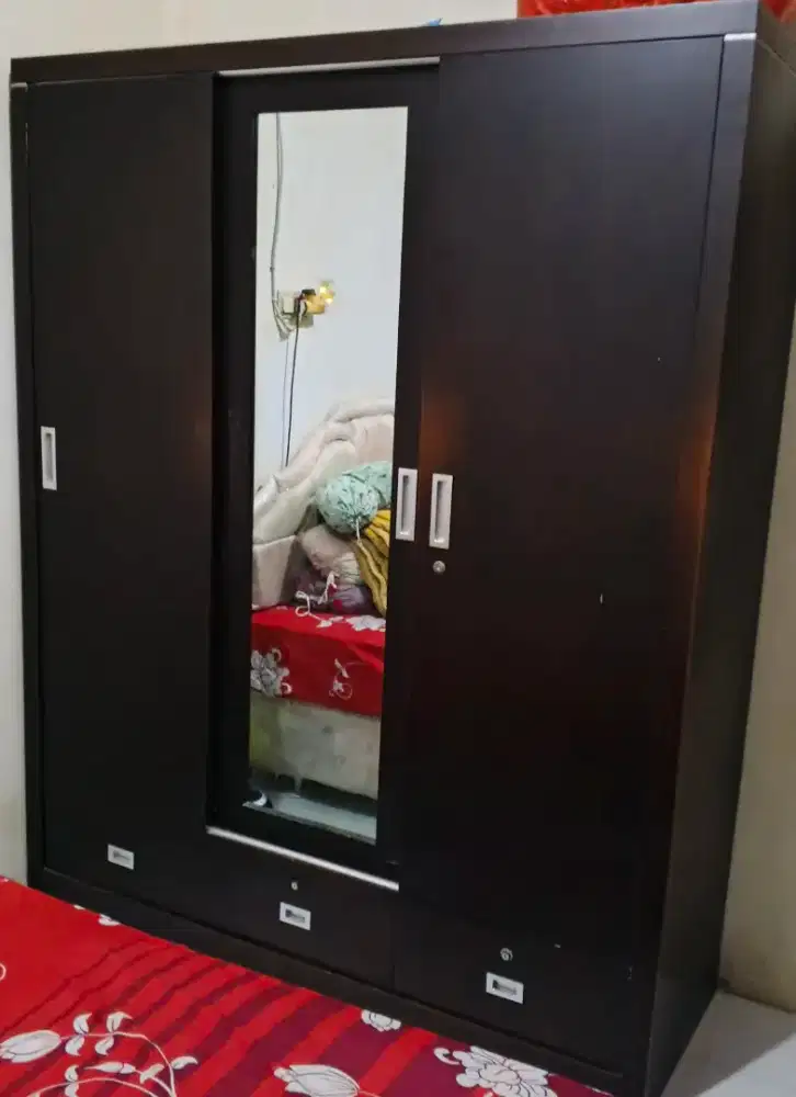 Lemari Pakaian 3 Pintu Minimalis Door Sleeding