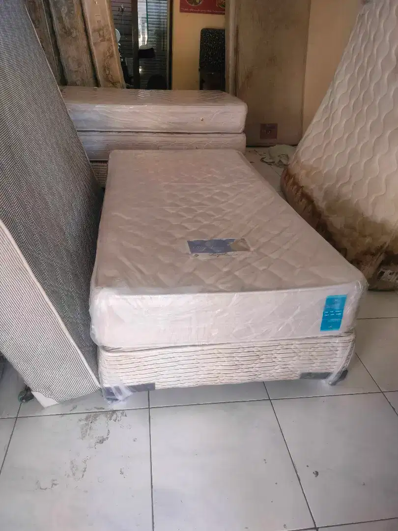 Kasur Springbed Ex Hotel (sudah dengan dipan) 100 x 200 kondisi 95%