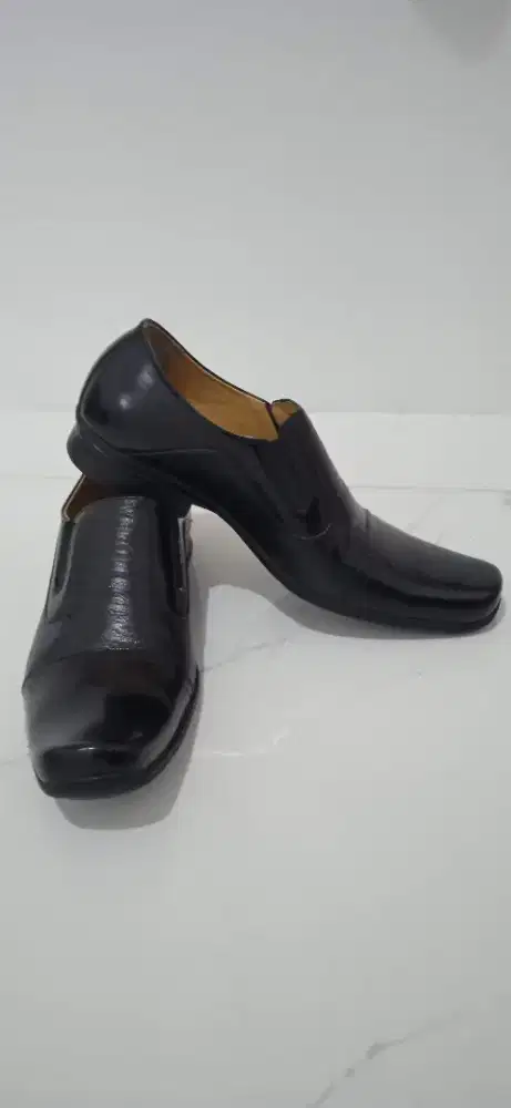 Jual sepatu merek Bucceri no 44 jarang di pake