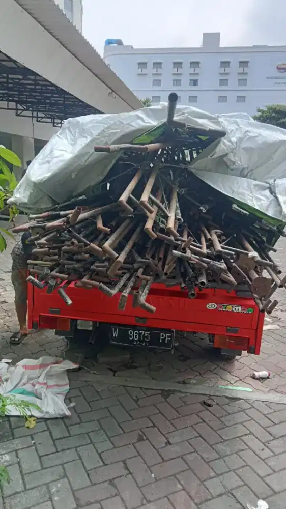 Menerima jual beli barang bekas atau rombeng