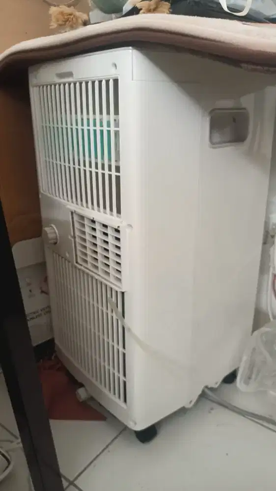 AC Portable Midea 1/2 pk