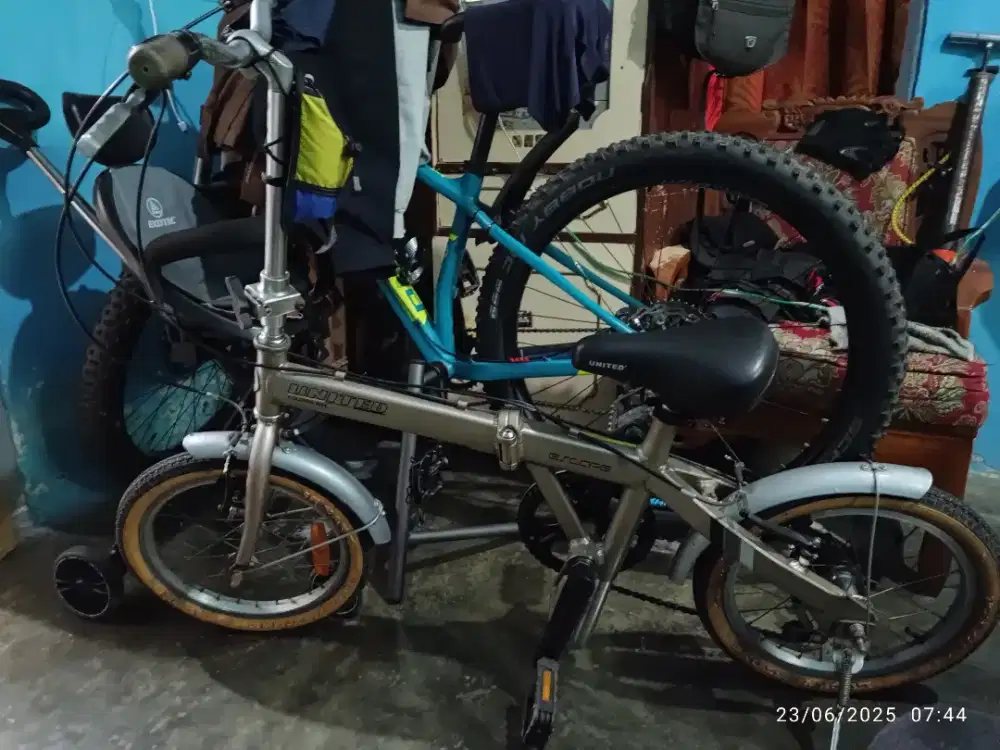Sepeda lipat United escape