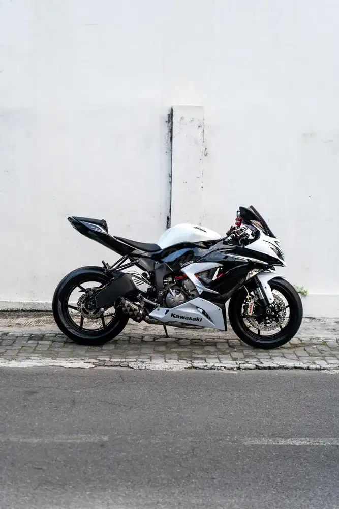 Best Deal : Kawasaki Ninja ZX636 Putih Low ODO
