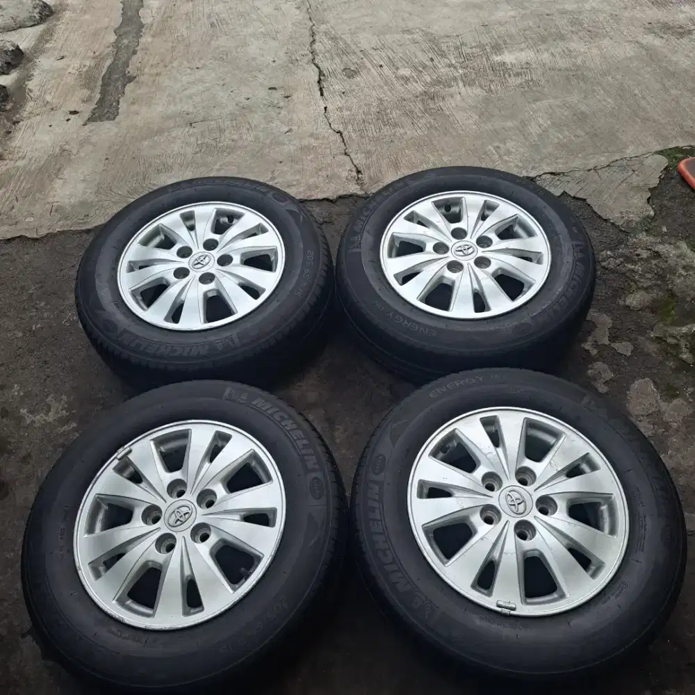 Velg dan ban r15 toyota kijang innova