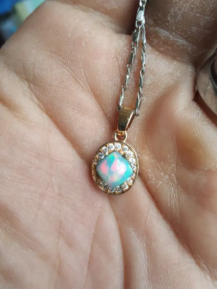 Kalung batu Opal kalimaya
