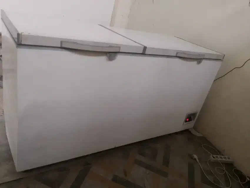 Frezer 600 liter normal beku merek gea