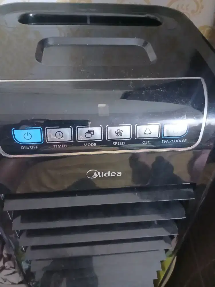 Kipas angin Midea air cooler AC 100 a hitam