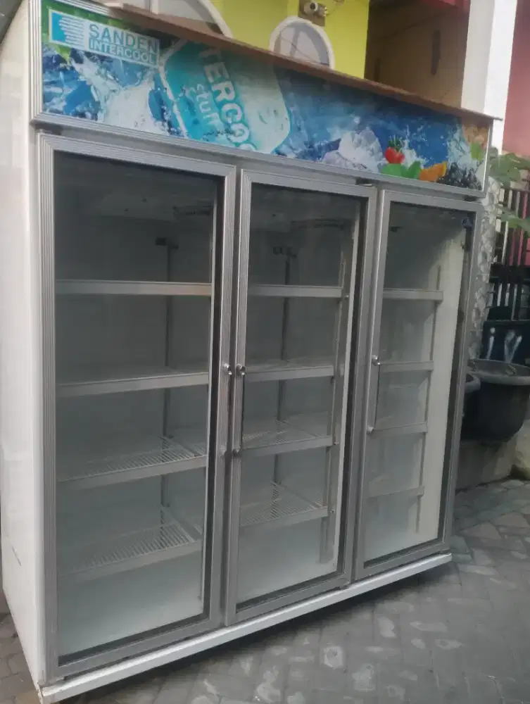 Showcase 3 pintu merek Sanden intercoll