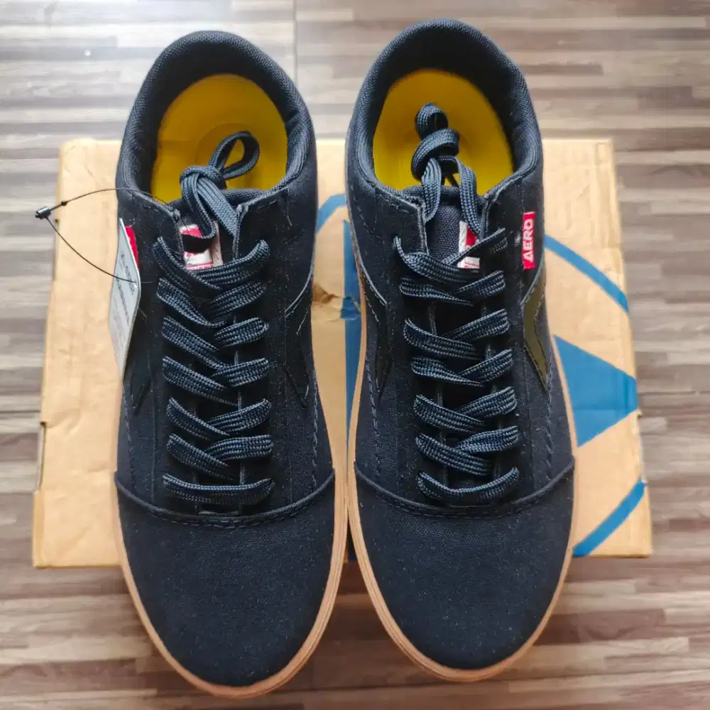 Sepatu Aerostreet Massive Low Size 42 Hitam Gum Sneakers