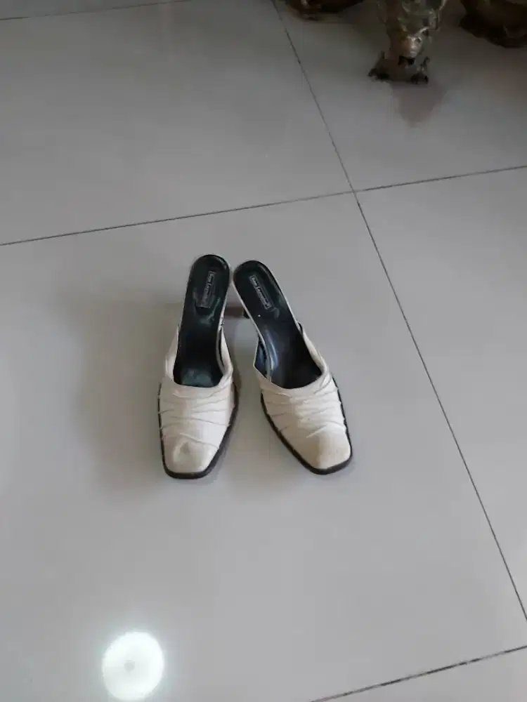 Jual sandal wanita  cream ni 38