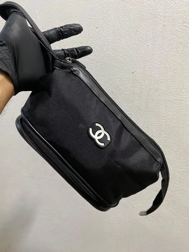 Tas kosmetik pouch chanel black kanvas mix leather