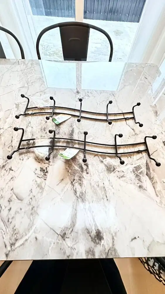 Hanger dinding hitam