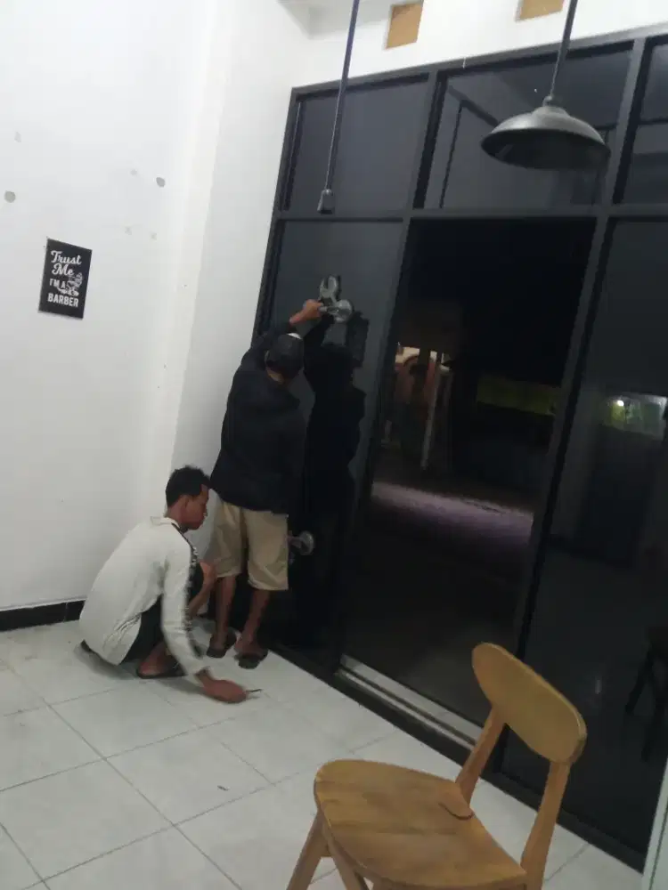 Kusen alumunium dan kaca