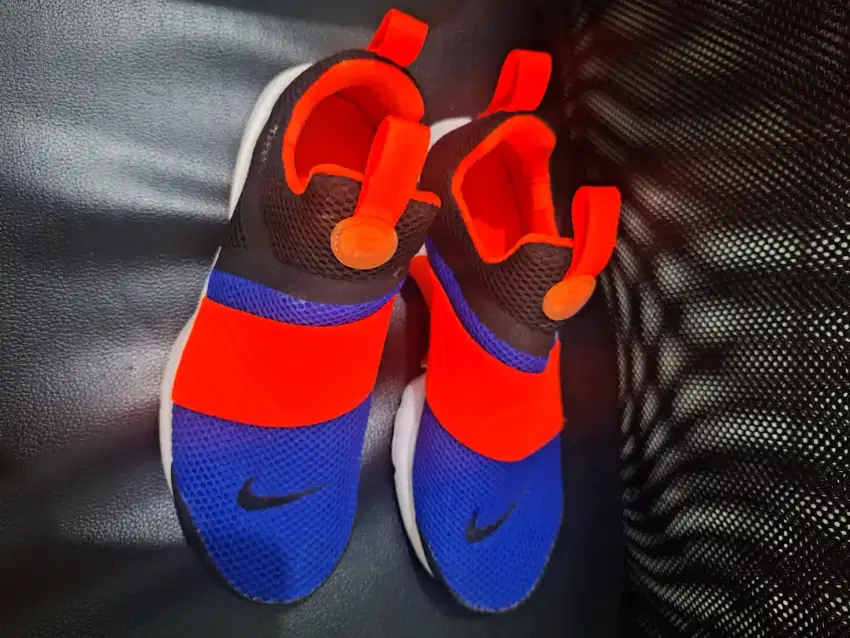 Nike React Presto - Biru Merah Hitam (Preloved - Baru Sekali Pakai)