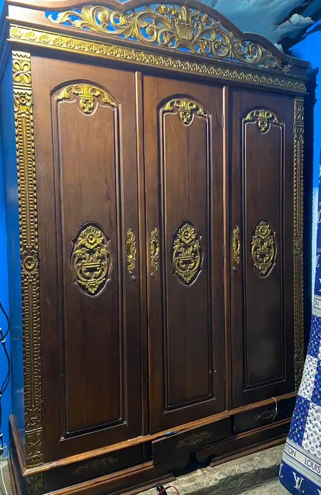 lemari baju jati 3 pintu