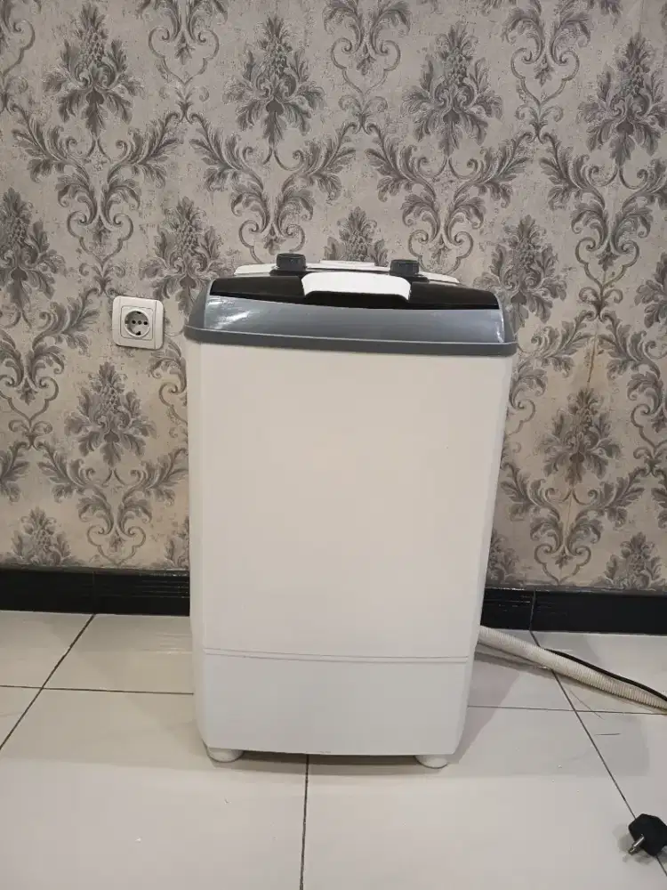 Jual cepat mesin cuci Kap. 4.5 kg kondisi 98%