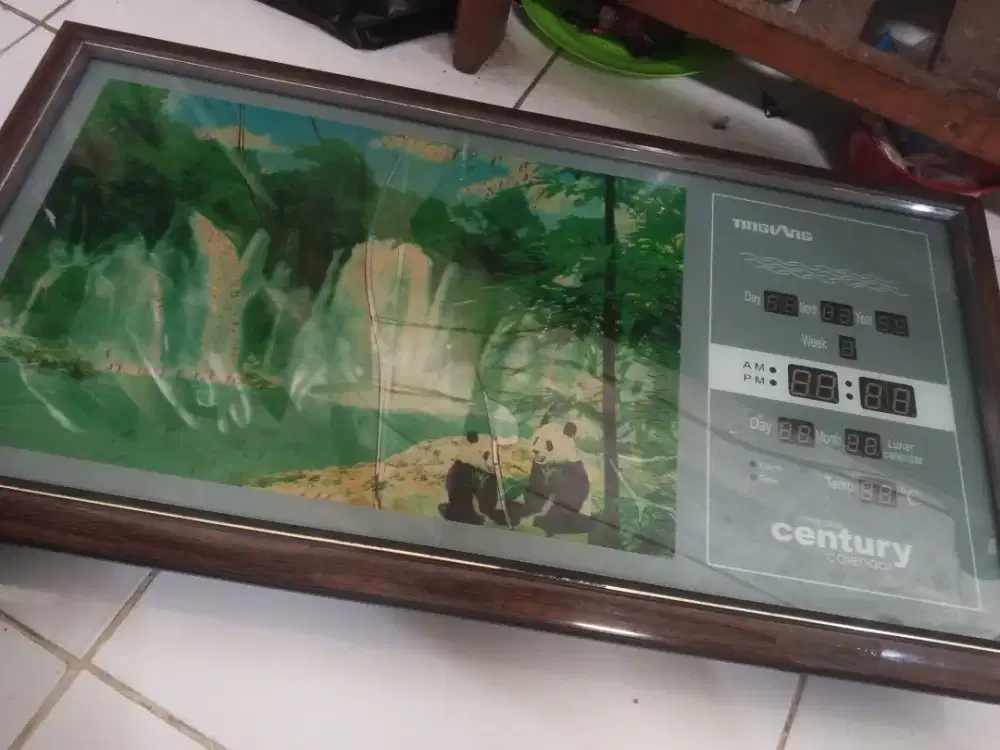 Antik jam dinding jadul 70x40cm kondisi off Rp.100rb