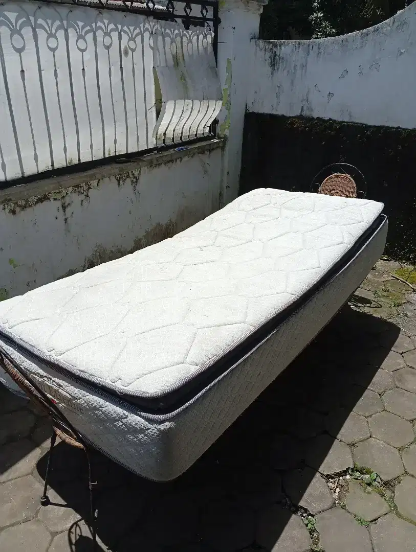 Kasur spring bed hotel