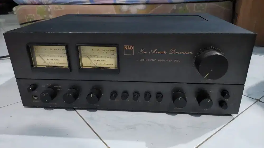 Amplifiyer NAD 3030