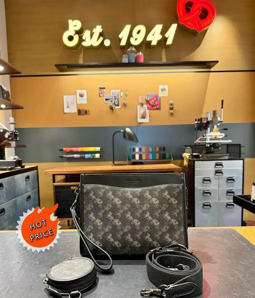 Tas Clutch or Sling Coach Original