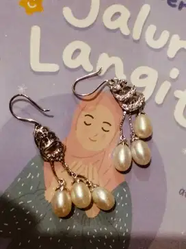 Anting mutiara asli