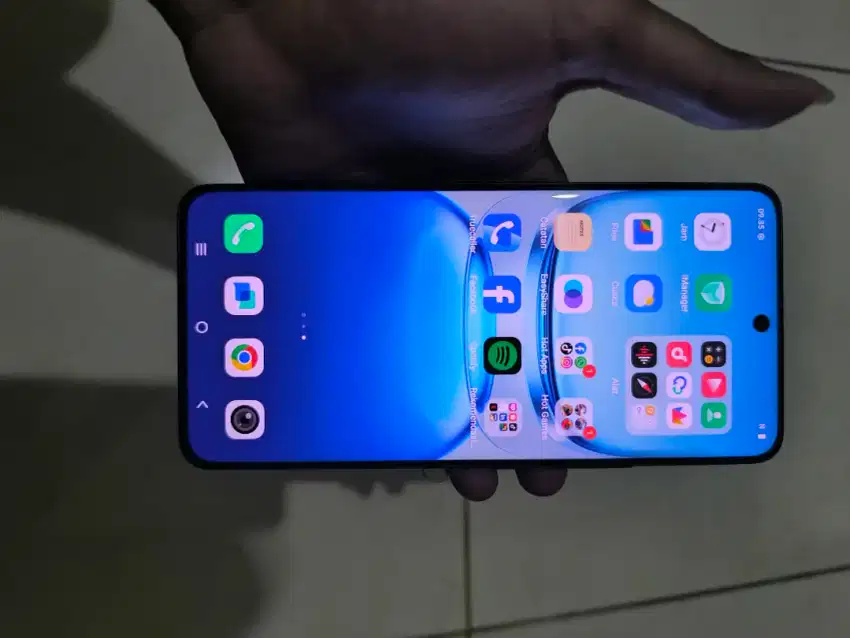 Iqoo z10 8/256. 7s gen 3, 7300mah