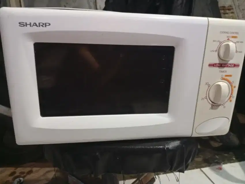 1 unit MICROWAVE OVEN SHARP.