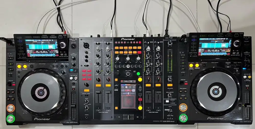 Alat DJ Pioneer CDJ 2000 Nexus (x2)+ DJM 2000 NEXUS Touchscreen Set DJ