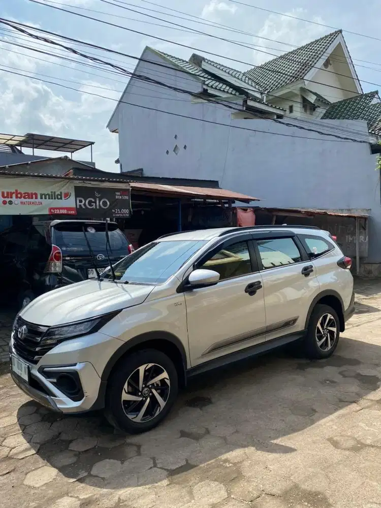 Toyota Rush 2022 Desember mulus luar dalam