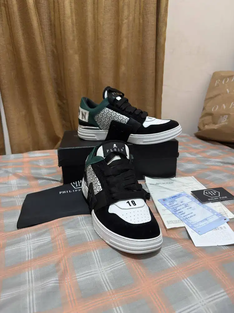 Sepatu Sneakers Philipp Plein Phantom Kick Lo-Top